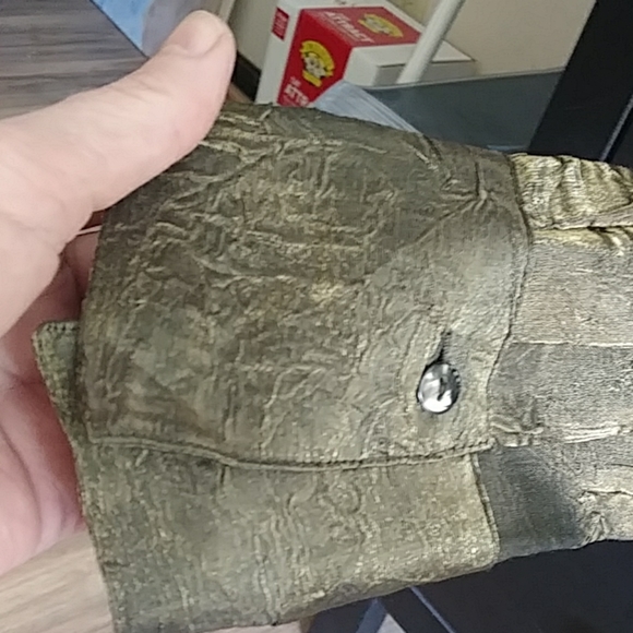 Shirt - Picture 4 of 5